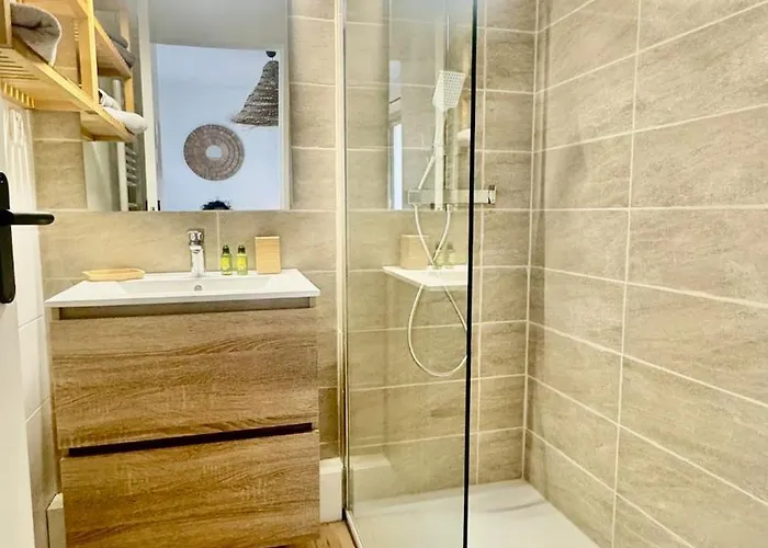 Grand Terrasse Climatise Et Calme Lägenhet